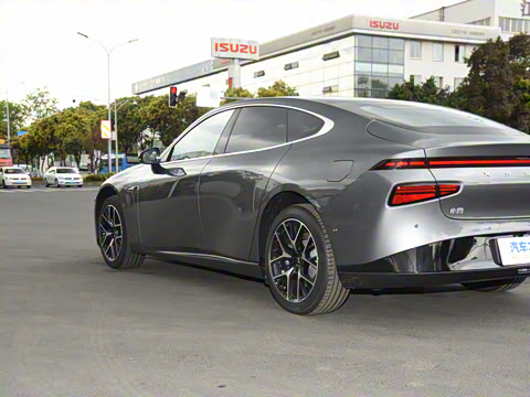 2023�� P7i 702 Max