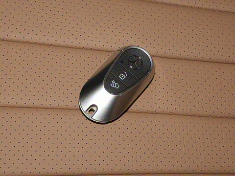 2025�� �Ŀ� E 300 L ������