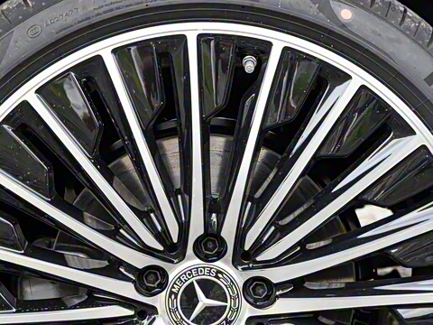 2025�� �Ŀ� E 300 L ����˶���