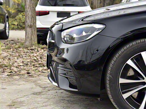 2022�� �Ŀ� E 350 e L ���ʽ��϶����˶��γ�