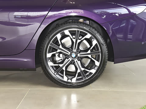 2025�� 330i 50����������