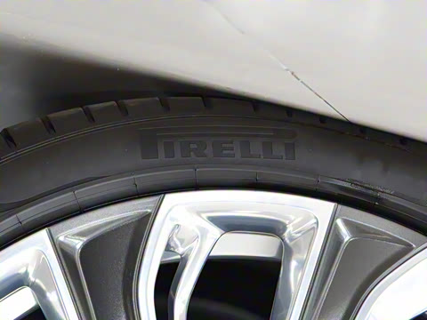 2026�� 4.0T V8 Mulliner