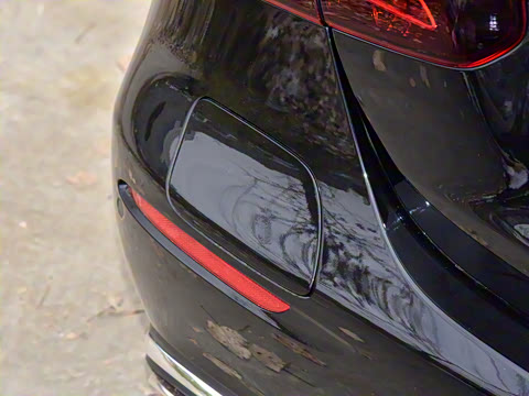 2022�� �Ŀ� E 350 e L ���ʽ��϶����γ�