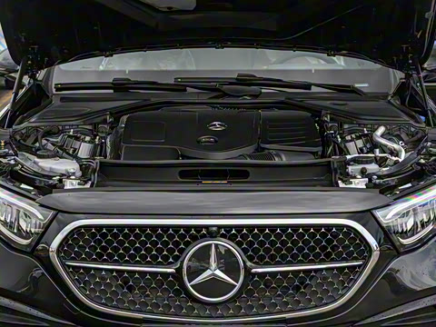 2025�� �Ŀ� E 260 �˶���