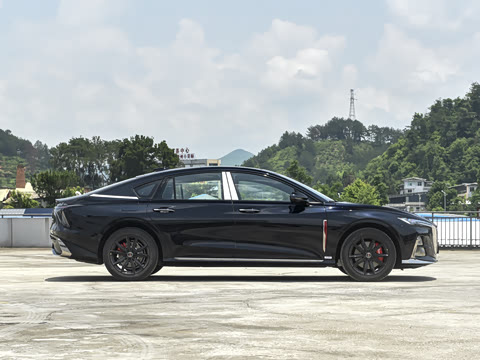 2025�� 2.0T ���а�