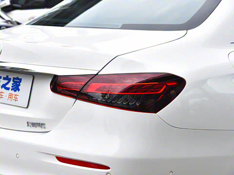 2022�� �Ŀ� E 300 L �˶������