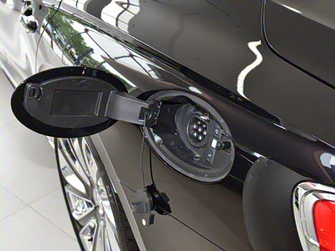 2026�� 4.0T V8 Mulliner