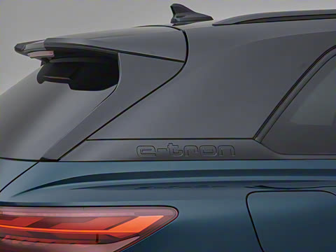 2023�� 50 e-tron quattro ��ҫ�� ������װ