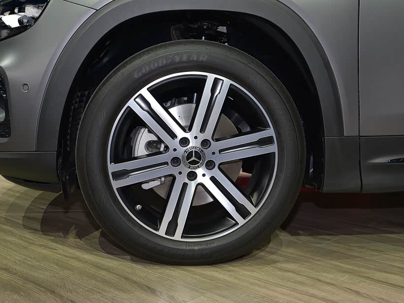 奔驰glb店内降价促销欢迎到店试驾