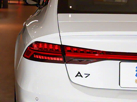 2025�� 55 TFSI quattro ������