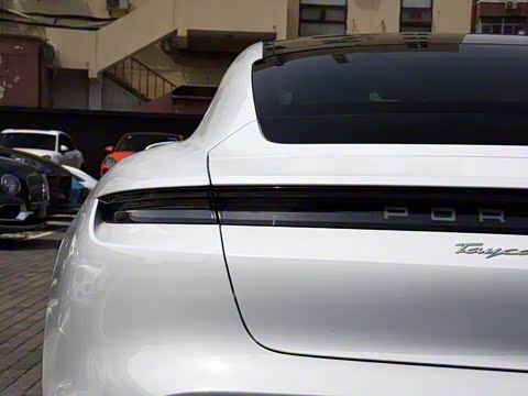 2019�� Taycan Turbo