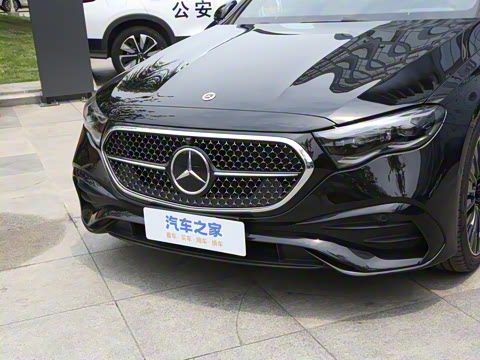 2025�� �Ŀ� E 300 �������˶���