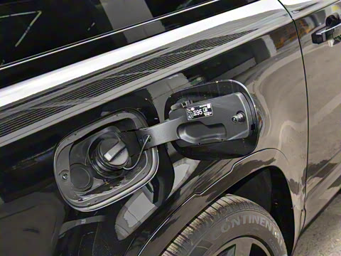 2025�� 90 5.0T V8