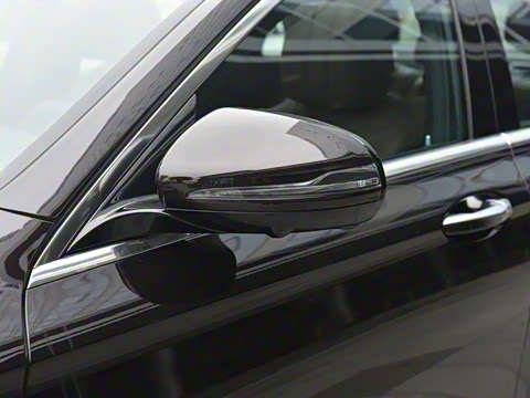 2022�� E 350 e L ���ʽ��϶����˶��γ�