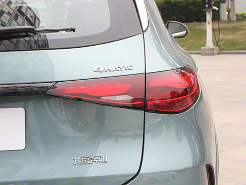 2025�� �Ŀ� GLC 260 L 4MATIC ������