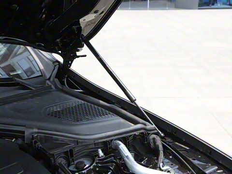 2025�� �Ŀ� E 300 �������˶���