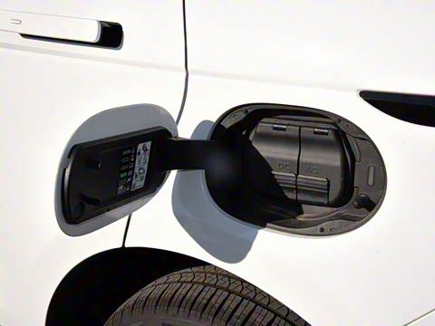 2021�� ����L P300e ������