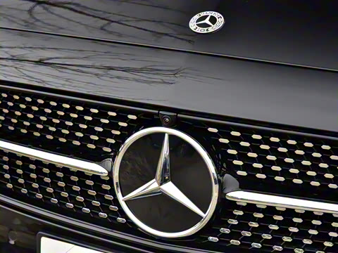 2022�� �Ŀ� E 350 e L ���ʽ��϶����˶��γ�