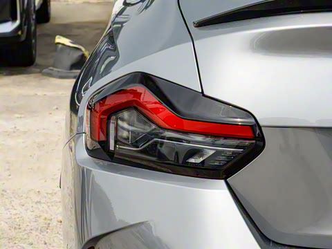 2025�� M240i xDrive