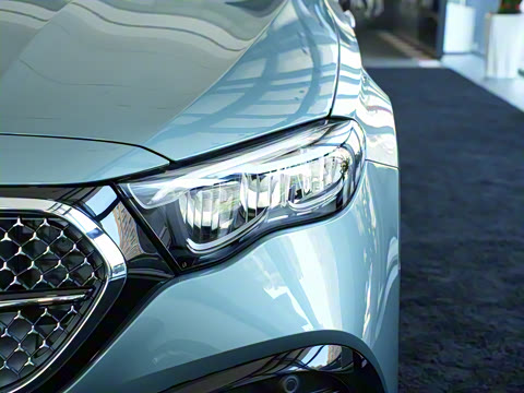 2025�� �Ŀ� E 260 �˶���