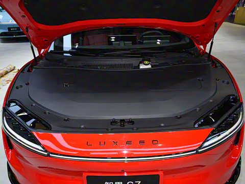 2025�� 703km Ultra�˶���