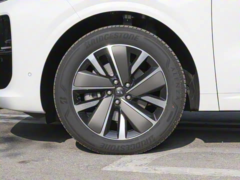 2025�� Pro ���ܻ��°�