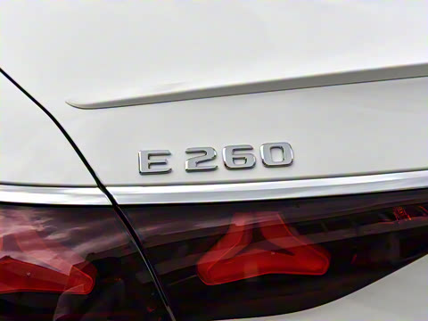 2025�� �Ŀ� E 260 �˶���