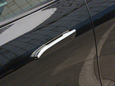 2025�� �Ŀ� E 300 �������˶���