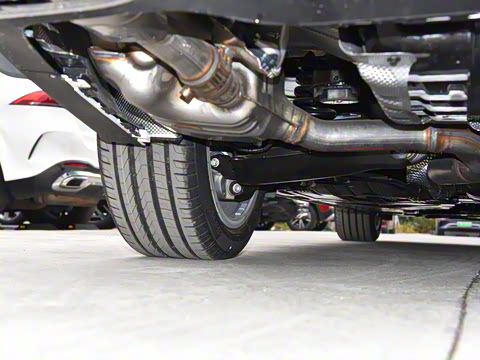 2022�� �Ŀ� E 300 L �˶������