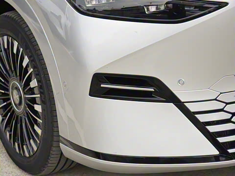 2025�� 702���������� Max