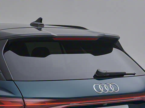 2023�� 50 e-tron quattro ��ҫ�� ������װ