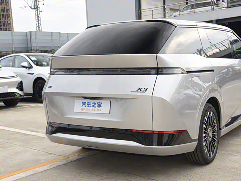 2025�� 702���������� Max