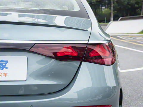 2025�� �Ŀ� E 300 ʱ�����˶���