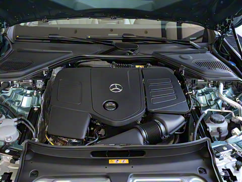 2025�� �Ŀ� E 260 �˶���