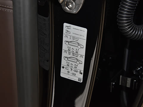 2026�� 4.0T V8 Mulliner