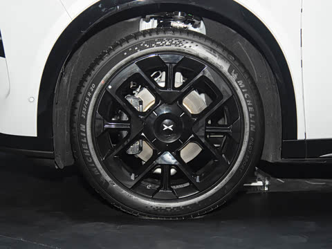 2025�� 702 �������� Ultra