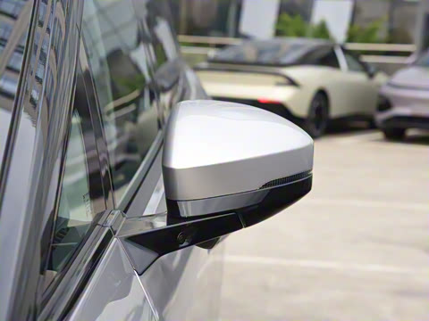 2025�� 702���������� Max