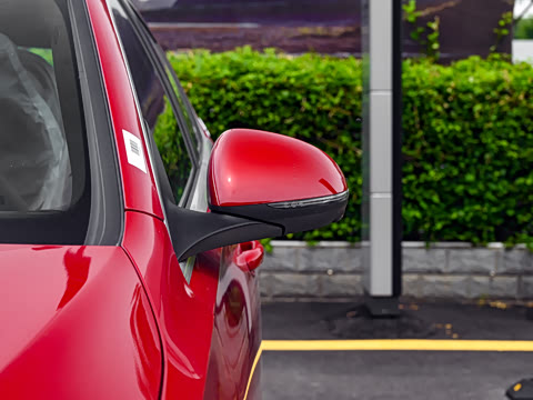 2025�� �Ŀ� C 260 L �˶���