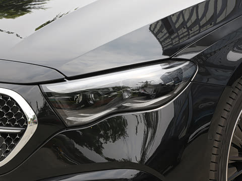 2025�� �Ŀ� E 300 �������˶���