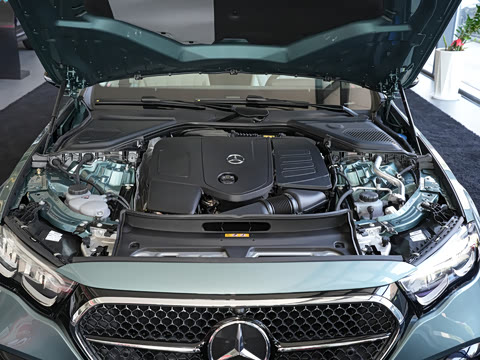 2025�� �Ŀ� E 260 �˶���