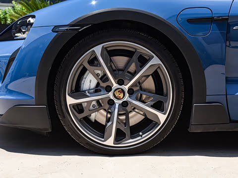 2022�� Taycan Turbo Cross Turismo