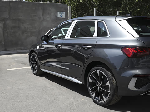 2023�� �Ŀ� Sportback 35 TFSI ʱ���˶���