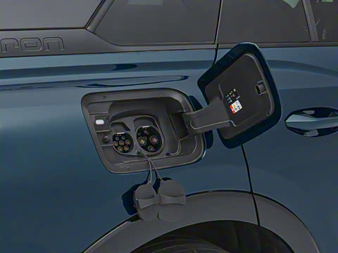 2023�� 50 e-tron quattro ��ҫ�� ������װ