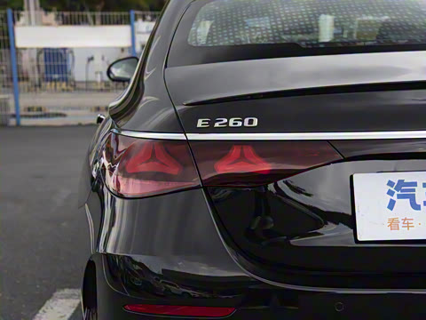 2025�� �Ŀ� E 260 �˶���