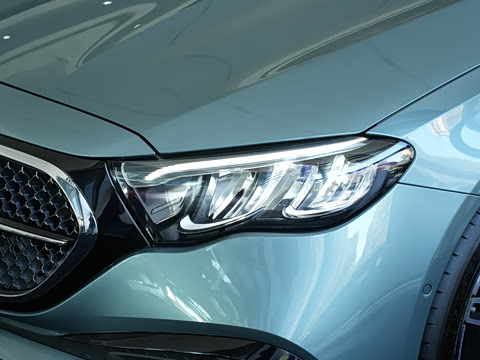 2025�� �Ŀ� E 260 �˶���