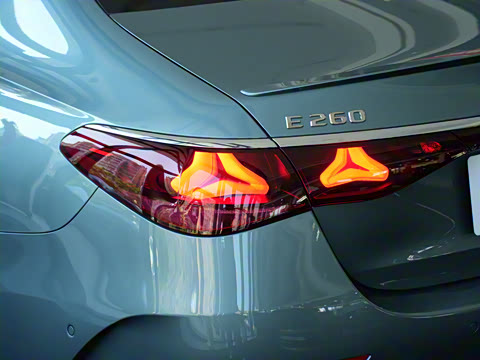 2025�� �Ŀ� E 260 �˶���