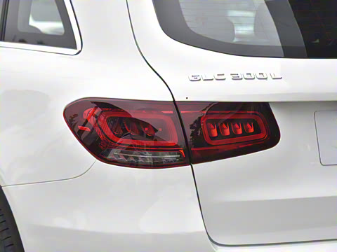 2022�� �Ŀ� GLC 300 L 4MATIC ������