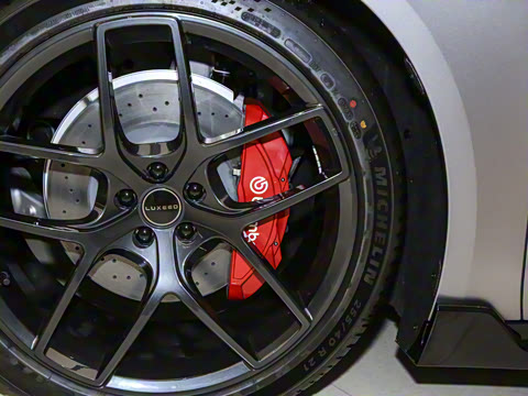 2025�� 703km Ultra�˶���