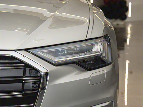 2025�� �Ŀ� 55 TFSI quattro �콢������