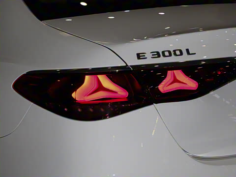 2025�� �Ŀ� E 300 L ������